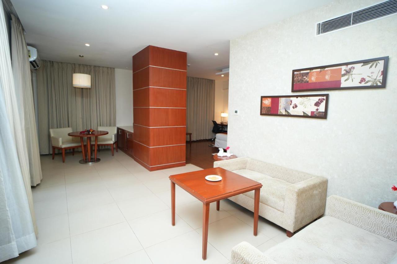 The Altruist Business Hotel Hitech Haydarabad Dış mekan fotoğraf